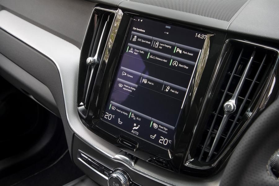 Детали интерьера Volvo XC60 D5 R-Deisgn 2017 года  (UK) (фото 80 из 82)